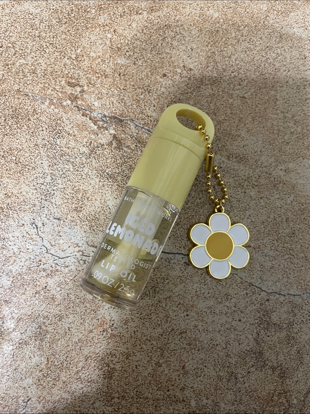 Bath & Body Works Yellow Iced Lemonade Lip Oil with Daisy Keychain
